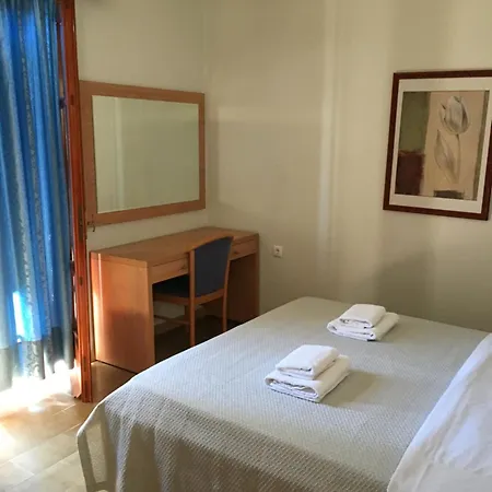 Vassilias Beach Hotel *