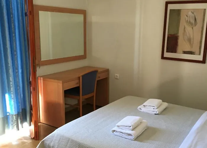 Vassilias Beach Hotel *