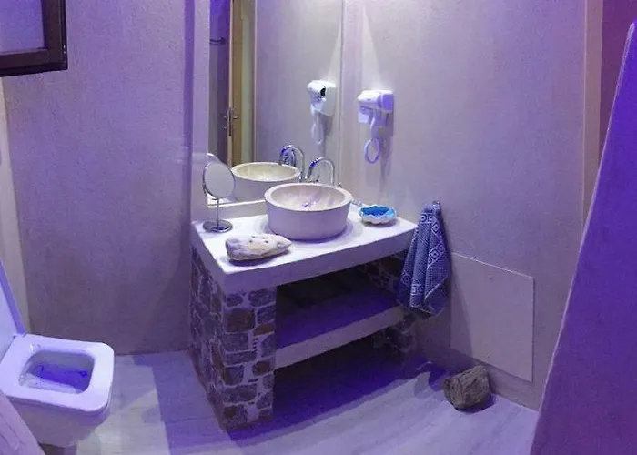 Vassilias Beach Hotel *