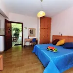 Vassilias Beach Hotel *