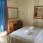 Vassilias Beach Hotel *