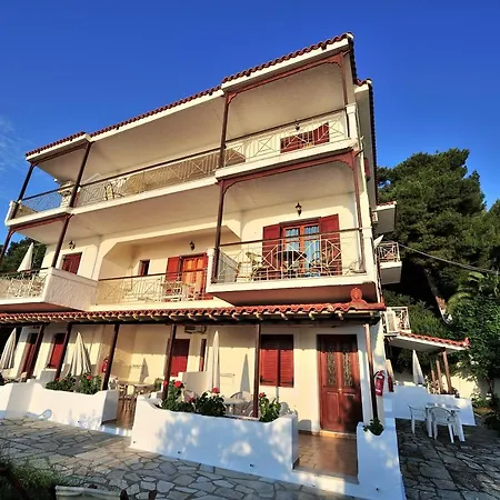 Vassilias Beach Hotel *