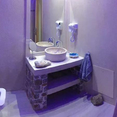 Vassilias Beach Hotel *
