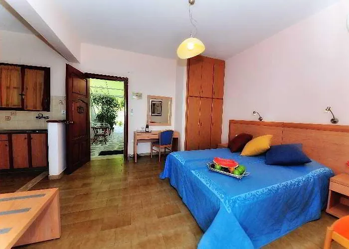 Vassilias Beach Hotel *